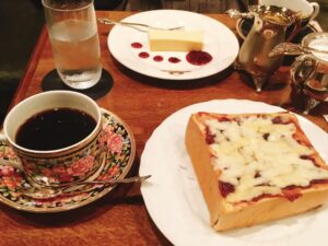 徳島の喫茶店のコーヒーとトースト