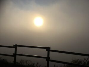 宮崎で見た朝霧がかかる朝日