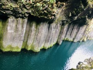 宮崎の高千穂峡に流れる川