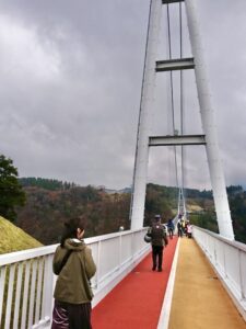 大分の九重夢大吊橋の左側通行の印