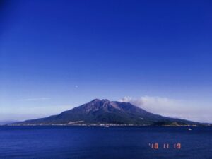 海岸から見た桜島