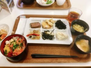 伊豆で食べた昼食のバイキング